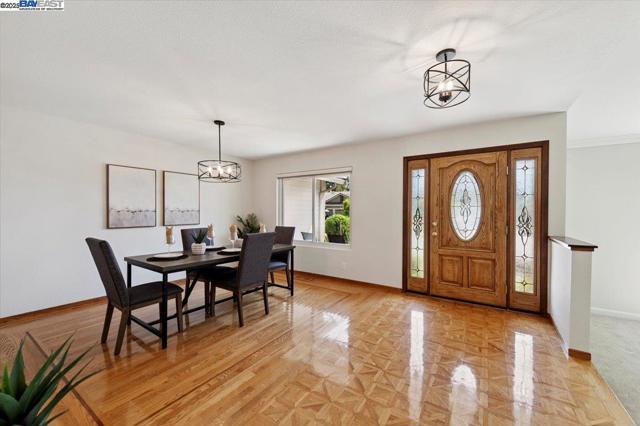3284 Omega Cir, Pleasanton CA: https://media.crmls.org/mediaz/c76baca4-aebf-4a89-b861-82f7ba91e57d.jpg