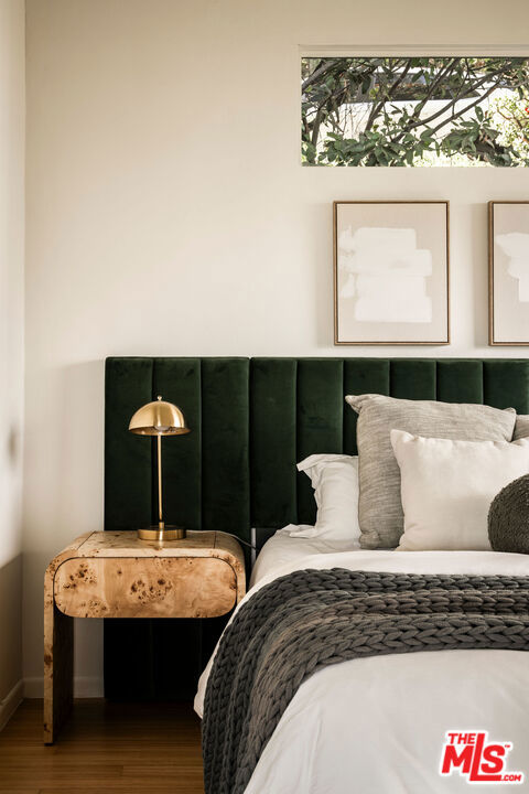 3720 Alta Mesa Drive, Studio City CA: https://media.crmls.org/mediaz/c76bdf6b-bb64-401c-bf24-4d16469ca83e.jpg