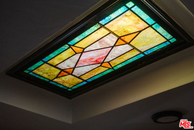 3975 Sutro Avenue, Los Angeles CA: https://media.crmls.org/mediaz/c76bed9d-483d-437a-bcaf-fcc38a24be8e.jpg