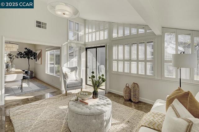 975 Terra California Dr, Walnut Creek CA: https://media.crmls.org/mediaz/c76c70b1-a858-454f-b0f5-b44df9c4c768.jpg