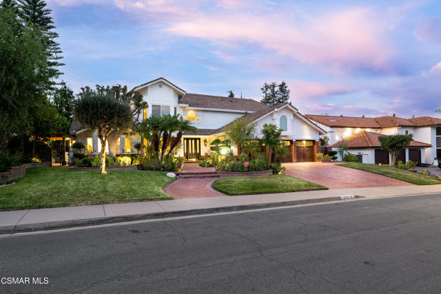 29515 Weeping Willow Drive, Agoura Hills CA: https://media.crmls.org/mediaz/c76c7a54-6378-4a32-b857-0b4f6d65a73f.jpg