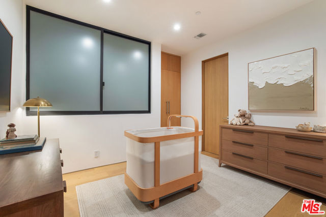 4016 The Strand, Manhattan Beach CA: https://media.crmls.org/mediaz/c76cb51b-8a15-4159-97e6-a5c6e13377d7.jpg