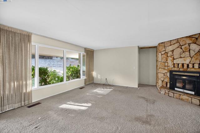 20521 Upper Hillview Dr, Sonora CA: https://media.crmls.org/mediaz/c76cc05c-b29a-4882-8a7a-1b621933f739.jpg