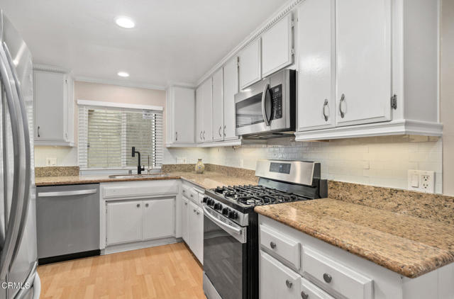 Detail Gallery Image 9 of 24 For 3130 Montrose Ave #110,  La Crescenta,  CA 91214 - 2 Beds | 2/1 Baths