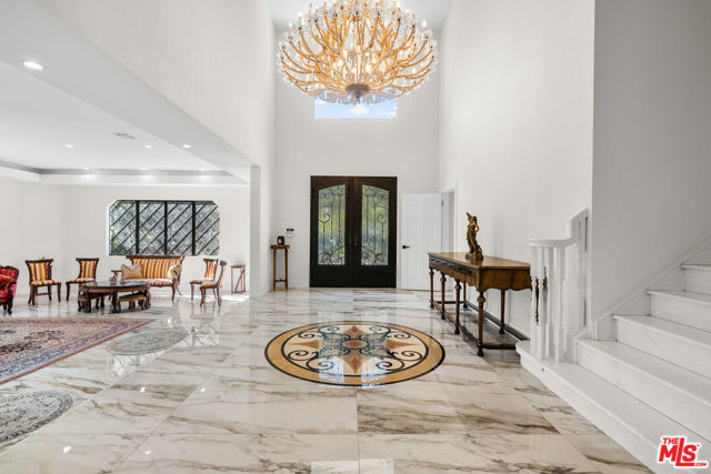 941 Yale Street, Santa Monica CA: https://media.crmls.org/mediaz/c76d4810-1831-4d6b-82ae-ce85babb852c.jpg