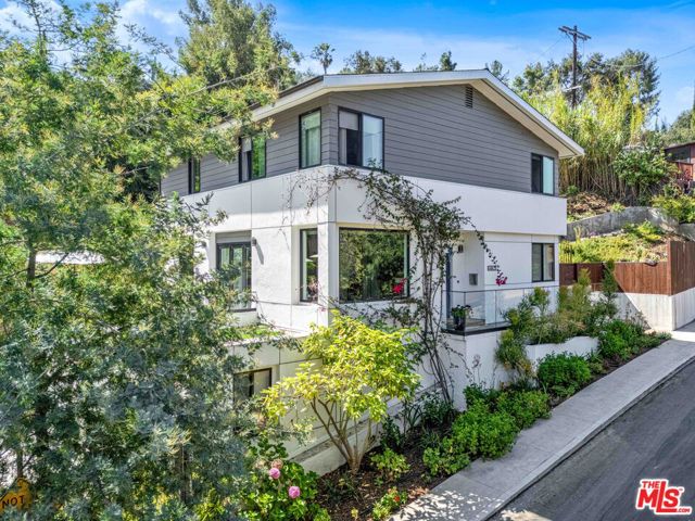 4841 Minden Place, Los Angeles CA: https://media.crmls.org/mediaz/c76d8bb5-81ff-440e-8546-264eff37e3e3.jpg