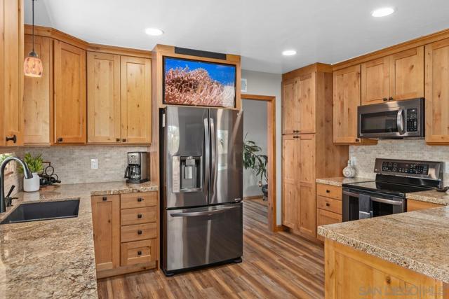 11249 Valle Vista Rd, Lakeside CA: https://media.crmls.org/mediaz/c76dc587-a4fa-4ed6-902c-fec6ac3354e8.jpg
