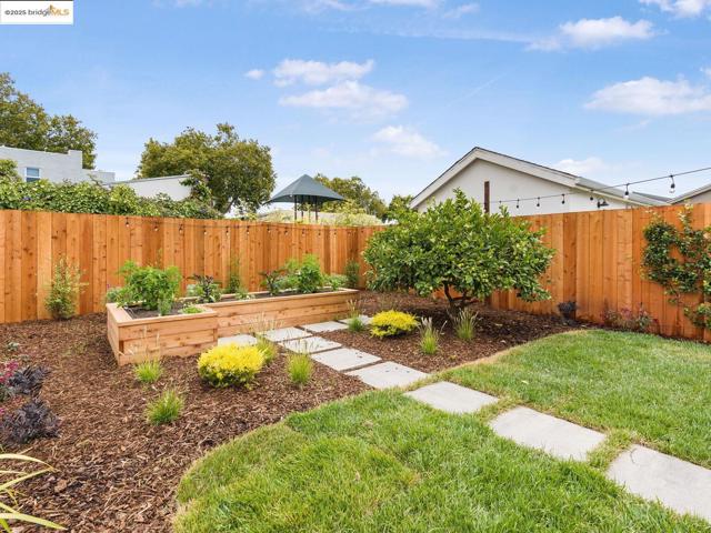 1415 10Th St, Berkeley CA: https://media.crmls.org/mediaz/c76e00a1-8017-487a-85d9-8edcedc4c7d5.jpg