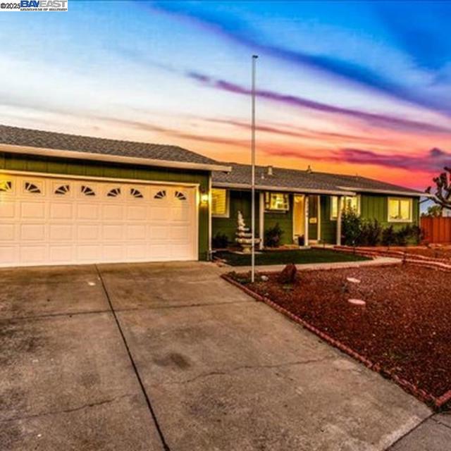 3184 Waugh Place, Fremont CA: https://media.crmls.org/mediaz/c76e03bd-6876-41ff-b4aa-f64b97fc7183.jpg