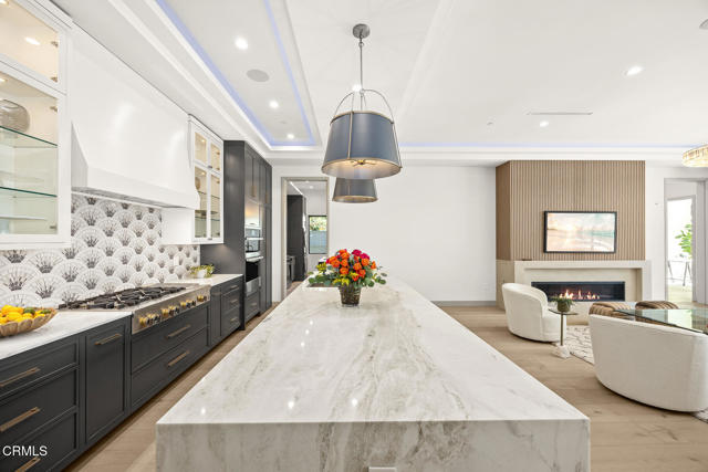 4828 Oakwood Avenue, La Canada Flintridge CA: https://media.crmls.org/mediaz/c76e43ad-447b-4703-9eac-858e1072fc3c.jpg
