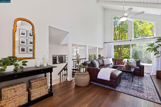 1513 Siskiyou Dr, Walnut Creek CA: https://media.crmls.org/mediaz/c76ffcda-b1de-42aa-977c-7dc8e8123a77.jpg