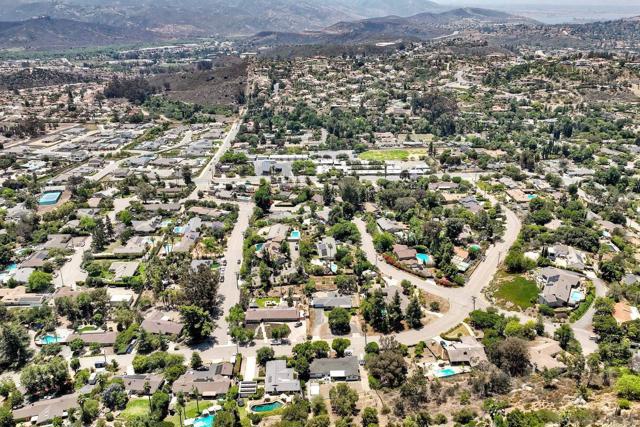 11668 Altoona Dr, El Cajon CA: https://media.crmls.org/mediaz/c77015c6-491e-4cee-bef2-2af874684021.jpg