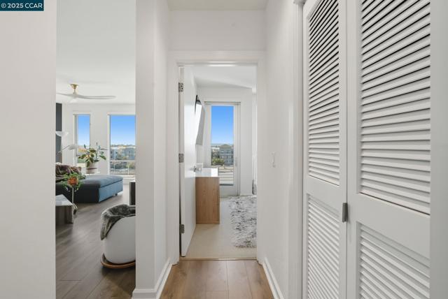 200 2nd St, Oakland CA: https://media.crmls.org/mediaz/c77045b9-1c89-4202-b7ca-9b250c5440e6.jpg
