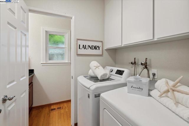 3284 Omega Cir, Pleasanton CA: https://media.crmls.org/mediaz/c7707776-f105-4633-9947-f8d745c82274.jpg