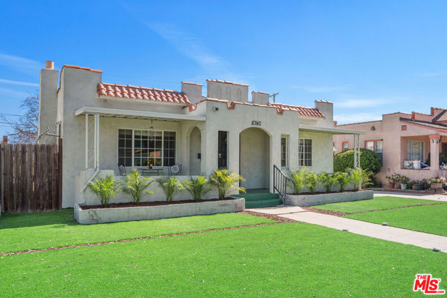 8740 La Salle Avenue, Los Angeles CA: https://media.crmls.org/mediaz/c7709ad4-2ae7-429e-bd82-53899584a2ad.jpg