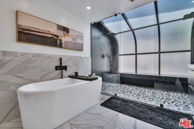 3001 Dona Nenita Place, Studio City CA: https://media.crmls.org/mediaz/c77123f0-c7da-4eae-b28d-6183a89d29a8.jpg