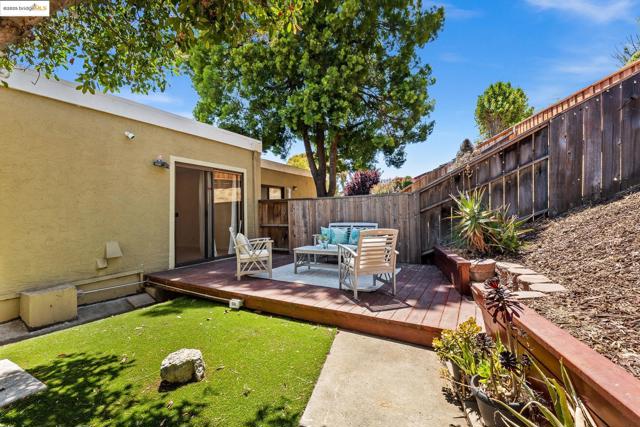 300 Locust Dr, Vallejo CA: https://media.crmls.org/mediaz/c7715f28-696f-4830-8f2b-a7698a71beb5.jpg