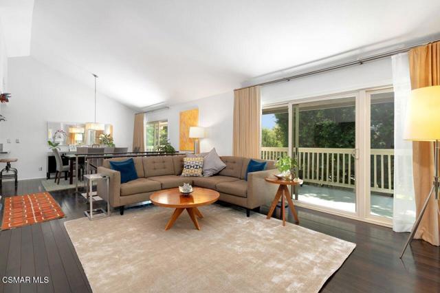 202 Estrellita Lane, Oak Park CA: https://media.crmls.org/mediaz/c7716238-2d76-4405-99cb-84041dacdf2d.jpg