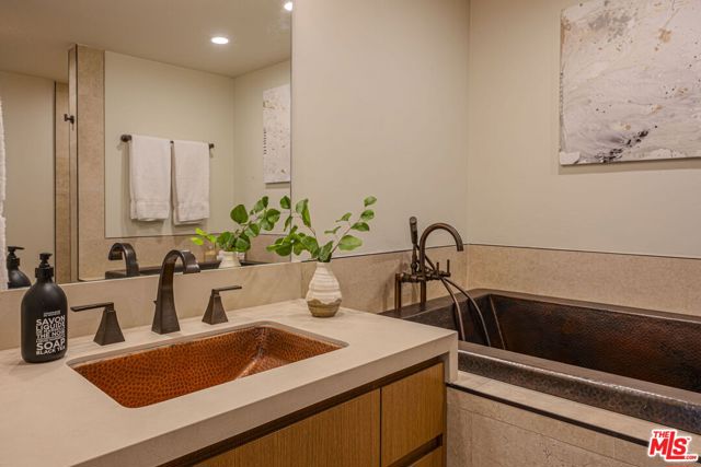 8787 Shoreham Drive, West Hollywood CA: https://media.crmls.org/mediaz/c771858a-380b-4dd1-ae6f-195ffd39e761.jpg
