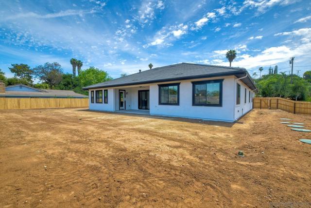 2745 Alexander Dr, Escondido CA: https://media.crmls.org/mediaz/c771cf63-365e-47ce-8114-10bb3e085830.jpg