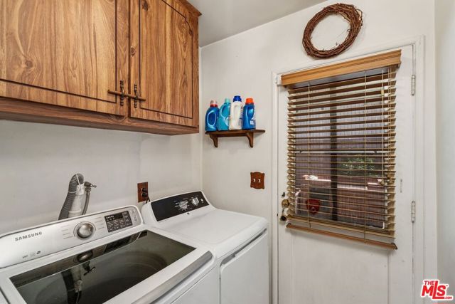 15241 Septo Street, Mission Hills (San Fernando) CA: https://media.crmls.org/mediaz/c772529f-4236-43f0-a465-fac60e676f50.jpg