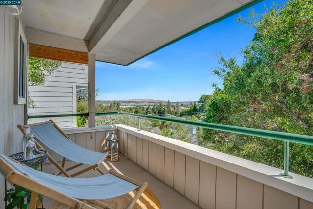 1027 W Arlington Way, Martinez CA: https://media.crmls.org/mediaz/c772ae0d-4be9-4284-96bc-b72675fc3735.jpg