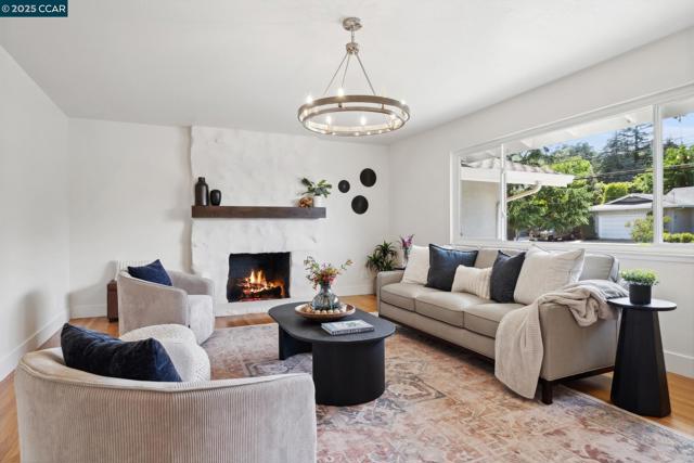 3739 Northridge Dr, Concord CA: https://media.crmls.org/mediaz/c772e842-4a62-4e8d-abb9-43f3aa4ec576.jpg
