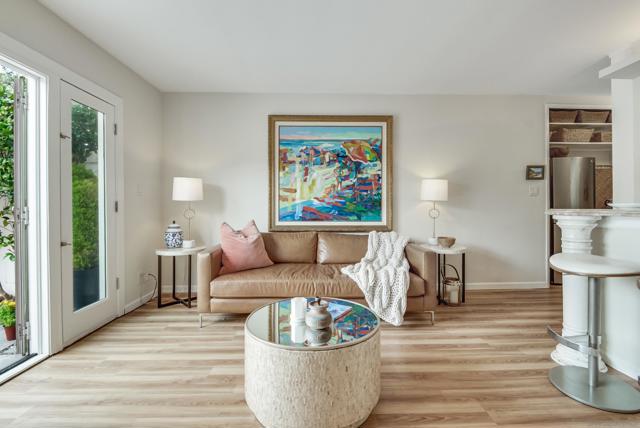 230 Prospect St, La Jolla CA: https://media.crmls.org/mediaz/c7734b45-0eaf-40e7-8d70-9bdb2e5a8c29.jpg