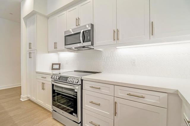 Detail Gallery Image 11 of 36 For 7661 University Ave #105,  La Mesa,  CA 91942 - 3 Beds | 2/1 Baths