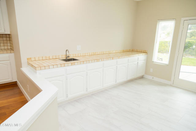 3154 Provence Place, Thousand Oaks CA: https://media.crmls.org/mediaz/c7739459-dff7-41f7-97d1-0043398a2a66.jpg