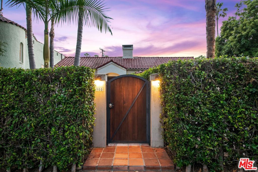 905 N La Jolla Avenue