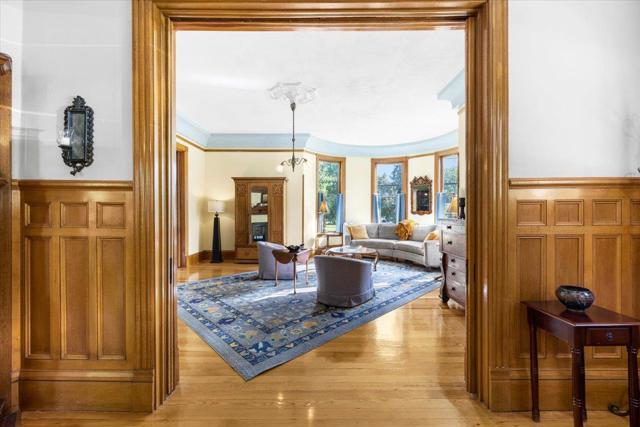 Image 13 of 71 For 223 Oregon Street