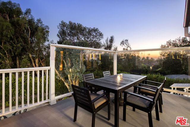 30362 Morning View Drive, Malibu CA: https://media.crmls.org/mediaz/c774192f-a3d9-4324-a705-8f29d0770401.jpg