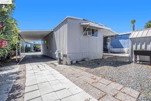 3301 Buchanan RD, Antioch CA: https://media.crmls.org/mediaz/c7745460-b68d-41fe-902a-b47a7dce5bc9.jpg