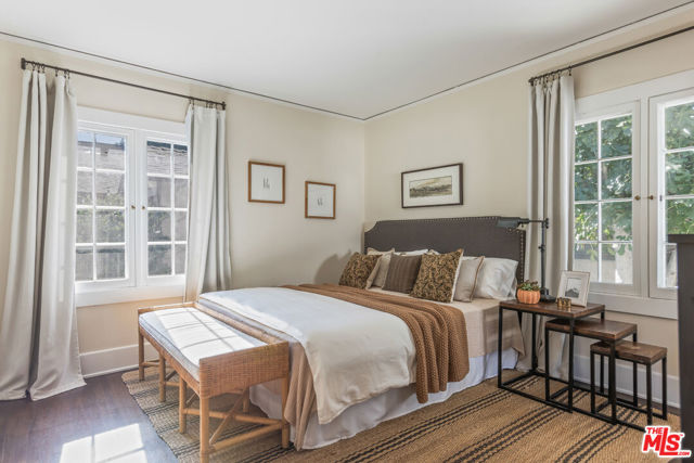 601 S Hudson Avenue, Pasadena CA: https://media.crmls.org/mediaz/c774989c-fbc0-4900-9b32-a2e8ea9fb7fa.jpg