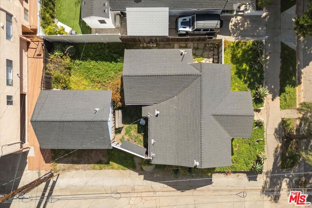 1116 S Barrington Avenue