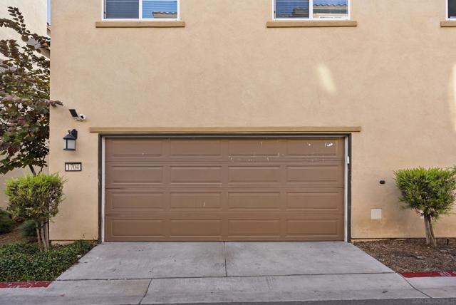 1704 Frangipani Avenue, Chula Vista CA: https://media.crmls.org/mediaz/c7753047-d584-4026-9cb4-8e89e28ed603.jpg