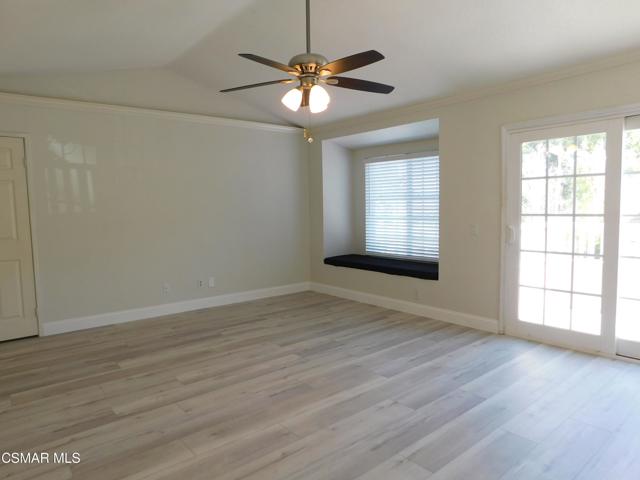 559 Stoney Peak Court, Simi Valley CA: https://media.crmls.org/mediaz/c7758852-dfb3-420c-af4c-4ebdd5189846.jpg