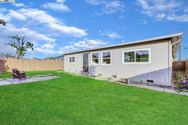 215 Isleton Ave, Oakland CA: https://media.crmls.org/mediaz/c7759725-2f20-4631-8fd9-a3b01dc99a1c.jpg