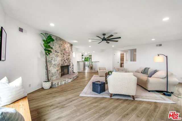 4223 Don Carlos Drive, Los Angeles CA: https://media.crmls.org/mediaz/c77636c9-9e4e-4520-988b-5e285923c697.jpg