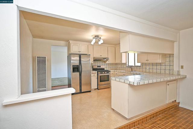 2156 MONTEREY AVENUE, Martinez CA: https://media.crmls.org/mediaz/c7763ed9-2f49-43a2-9a4f-514accdaaf4d.jpg