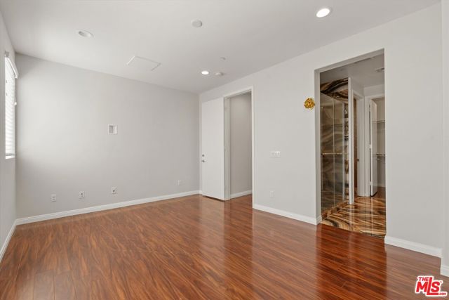 13225 Victory Boulevard photo 20