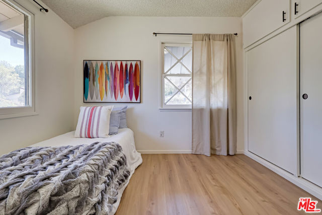 7951 Glenties Lane, Sunland CA: https://media.crmls.org/mediaz/c776c587-4ebe-461a-b5ab-e6b99c3a9dc7.jpg