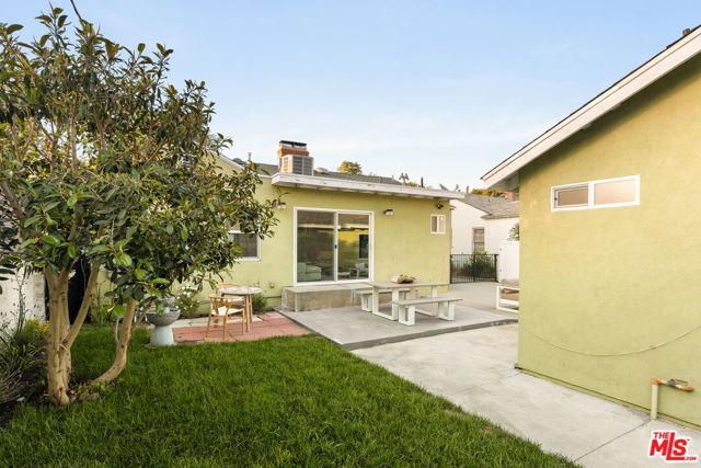 11536 Otsego Street, Valley Village CA: https://media.crmls.org/mediaz/c776e86e-9512-412e-b85e-0cc23f800b56.jpg