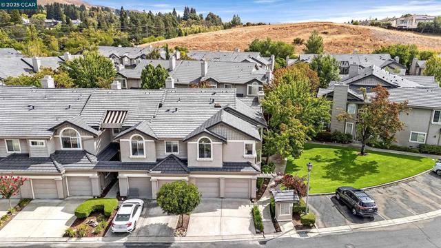 422 Sutton Cir, Danville CA: https://media.crmls.org/mediaz/c7773b31-564d-4bc2-807c-390233be2b73.jpg