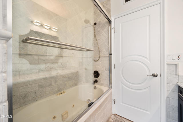 Detail Gallery Image 16 of 41 For 9350 Crystal View Dr, Los Angeles,  CA 91042 - 4 Beds | 3 Baths