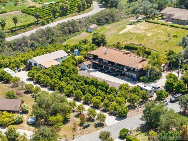 1379 Sunny Heights Road, Fallbrook CA: https://media.crmls.org/mediaz/c7776934-786e-478d-ae09-4abebf8696c2.jpg