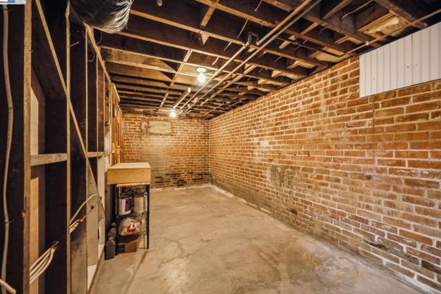 628 Saint Mary St, Pleasanton CA: https://media.crmls.org/mediaz/c777aaf8-5b9c-4c26-b6a2-6d5ceafbc4a3.jpg