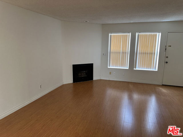 4248 Whitsett Avenue, Studio City CA: https://media.crmls.org/mediaz/c7780f7d-e013-4a79-8efc-c8eaf75edf39.jpg