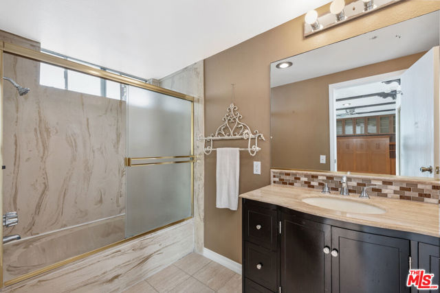 11942 Whitewater Lane, Malibu CA: https://media.crmls.org/mediaz/c77828e7-314b-43e9-9e06-8ae259d04480.jpg